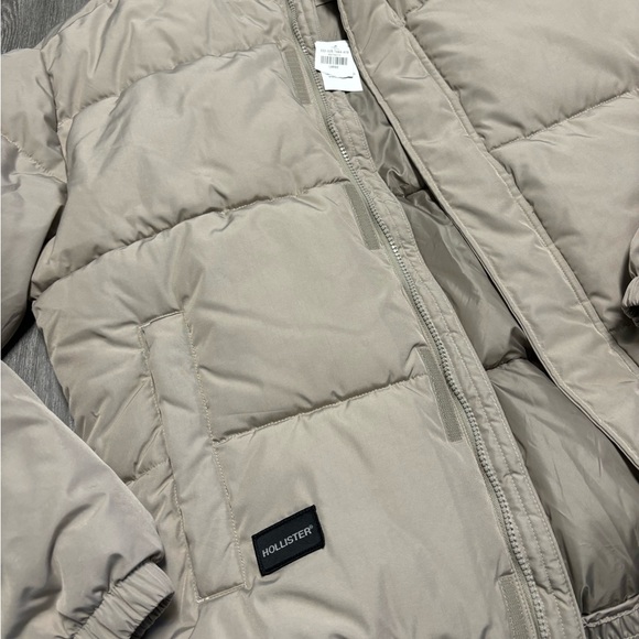 Hollister Puffer Coat - Picture 3 of 3